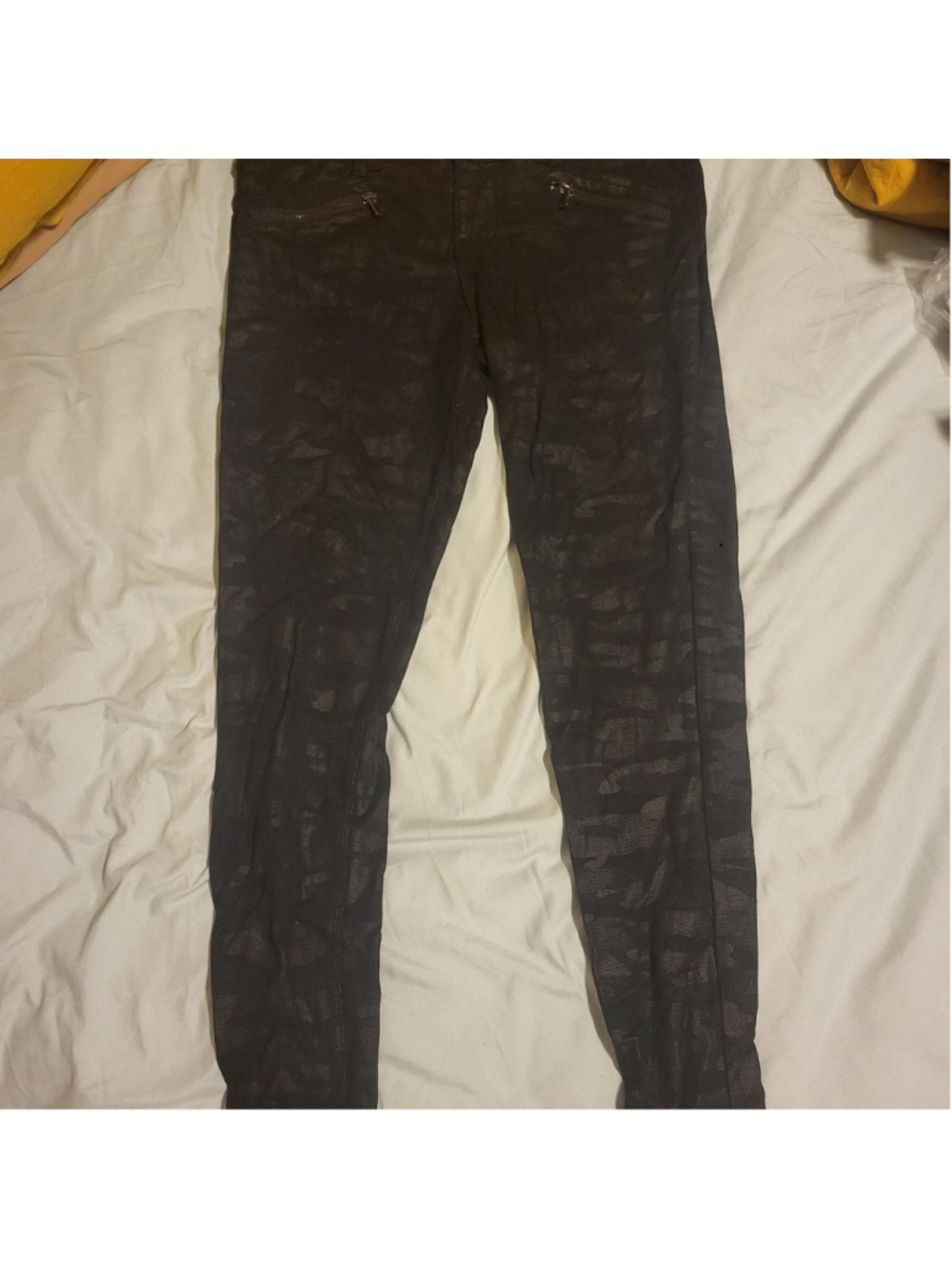 Democracy Camouflage Black and gray Pants Skinny Fit Zip details Women’s Size 8